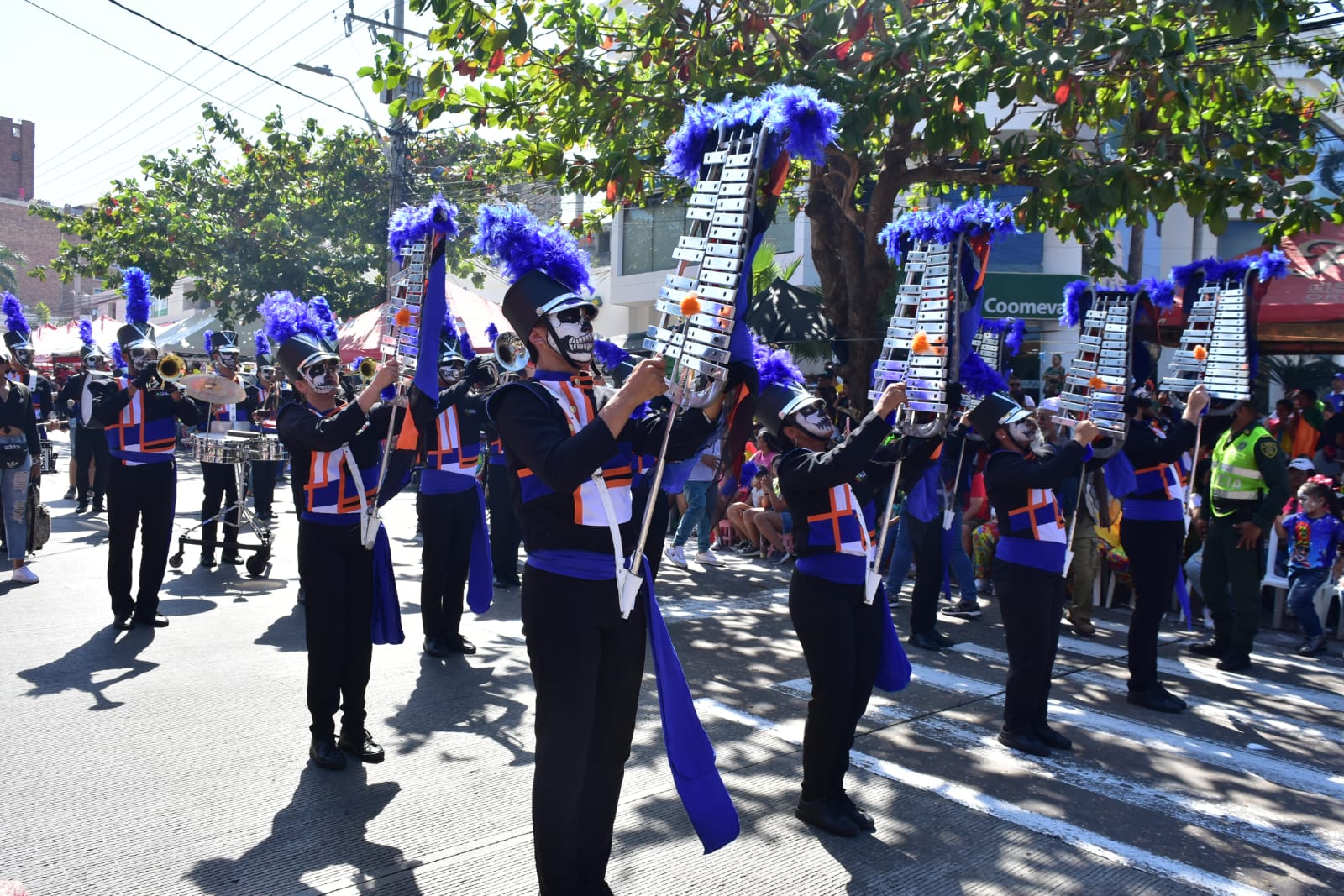 Como si fuera el primer día de Carnaval, desfile de la 84 presenta lo